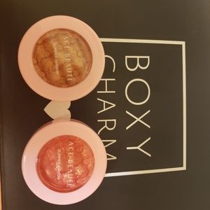 High pigment soft eye shadow